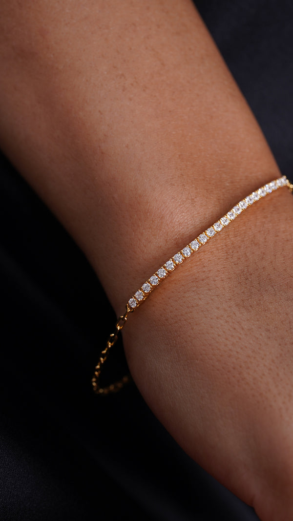 Women’s tennis bracelet featuring gold vermeil and modern paperclip chain design