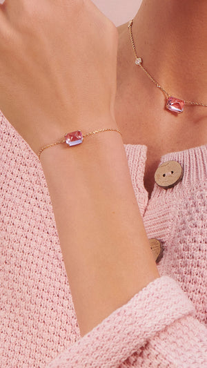 Gold vermeil slider bracelet for women featuring lab-grown paparadascha sugarloaf stone from the sugardrop collection