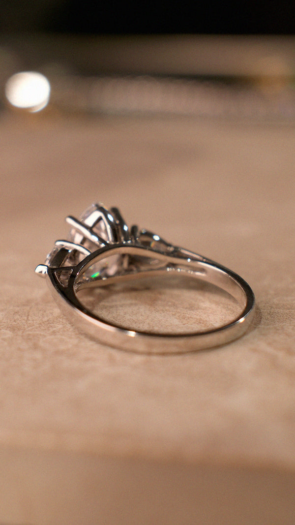 Henrietta Ring 9K White Gold
