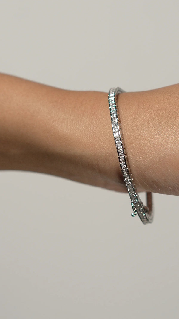 women’s tennis bracelet in sterling silver with a secure double clasp