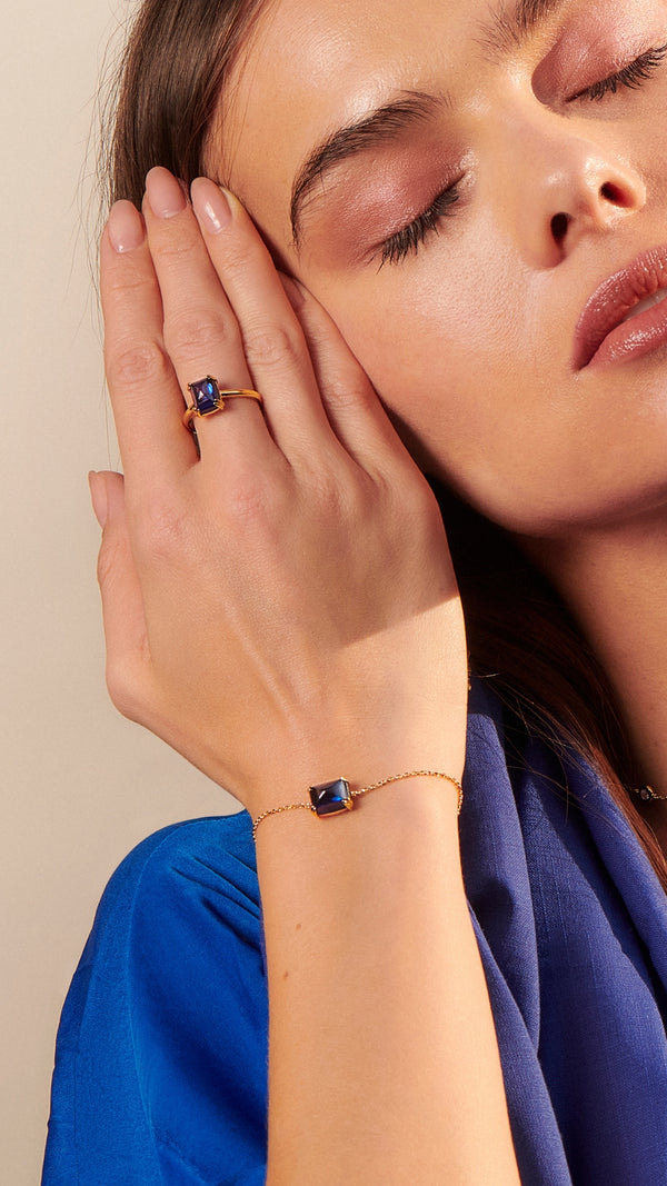 Lab-grown sapphire ring and slider bracelet from women in gold vermeil on sterling silver from the Sugardrop collection