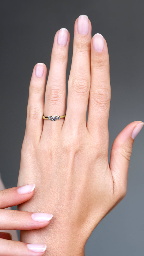Lab grown diamond trilogy ring with round brilliant cut diamond