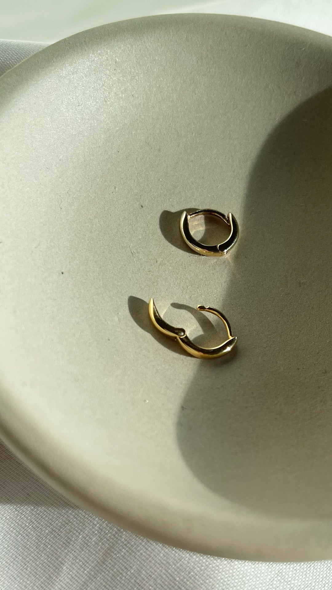 Alix Nude Huggie Earrings Gold Vermeil