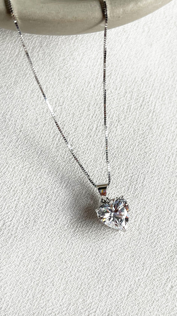 Camden Pendant 9K White Gold