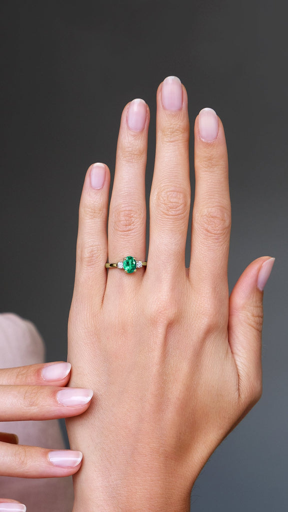 Elizabeth Ring 2.00ct Emerald 18K Yellow Gold CARAT* London UK