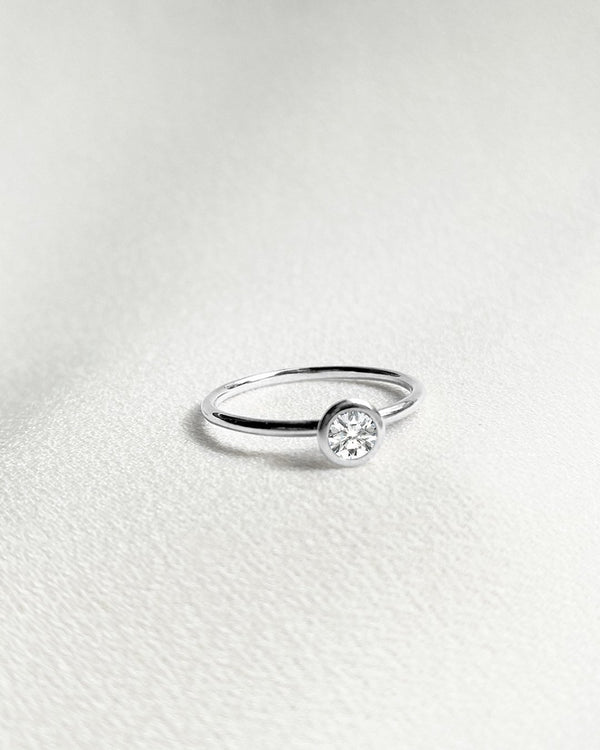 Close-up of the Maisie ring with lab grown diamond in 9K gold bezel setting