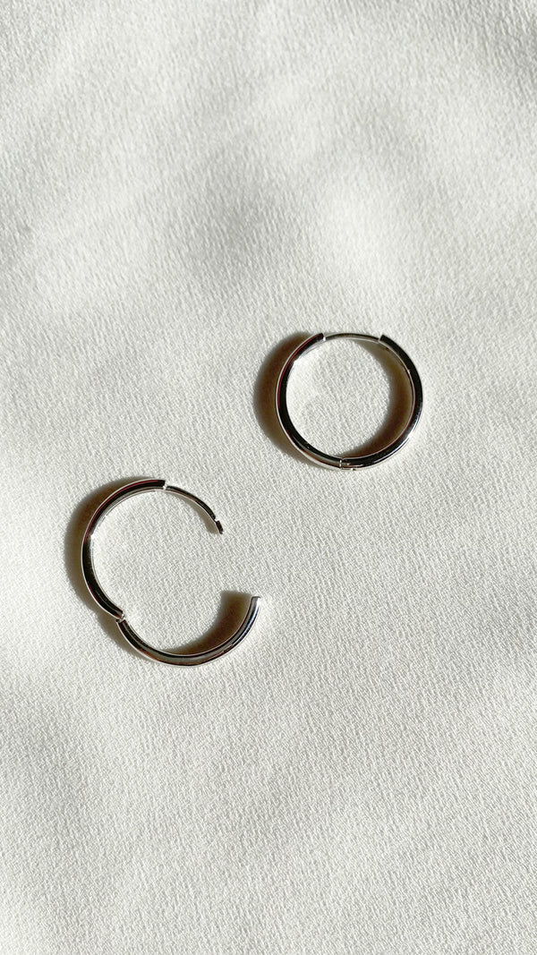 Senna Hoop Earrings 9K White Gold
