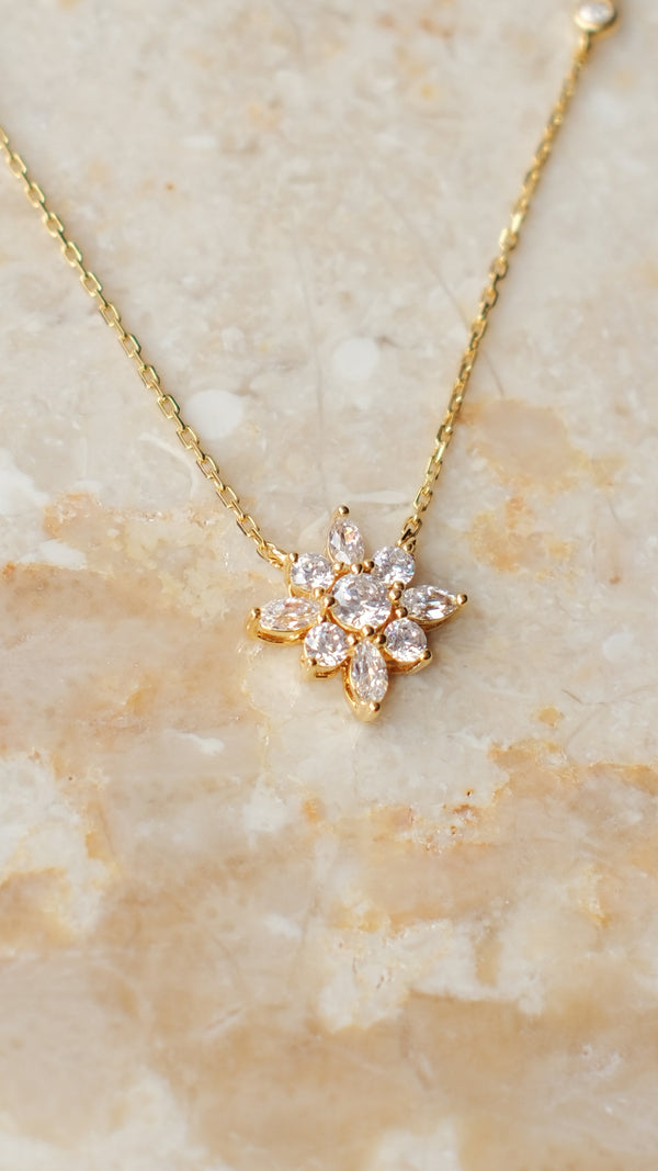Camelia Necklace Gold Vermeil