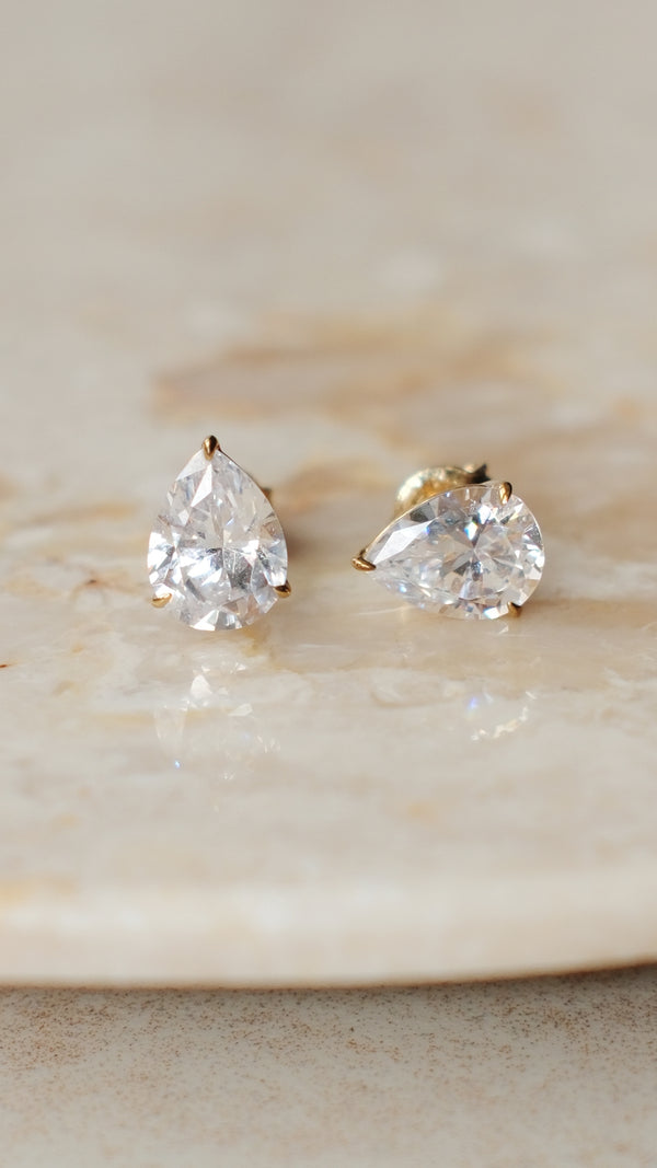Cecile Stud Earrings 9K Yellow Gold