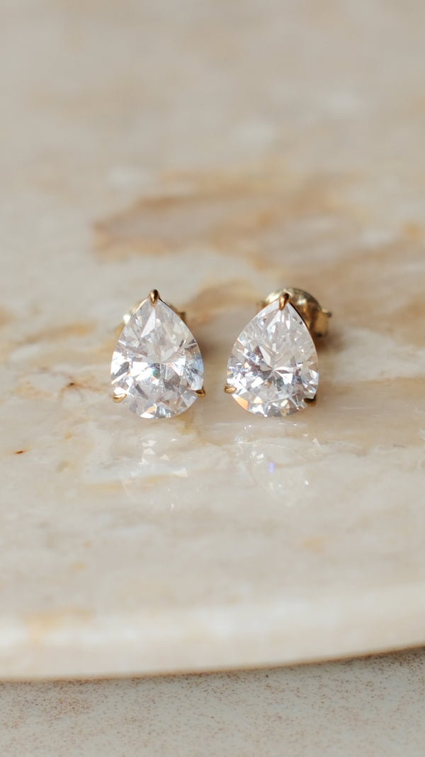 Cecile Stud Earrings 9K Yellow Gold