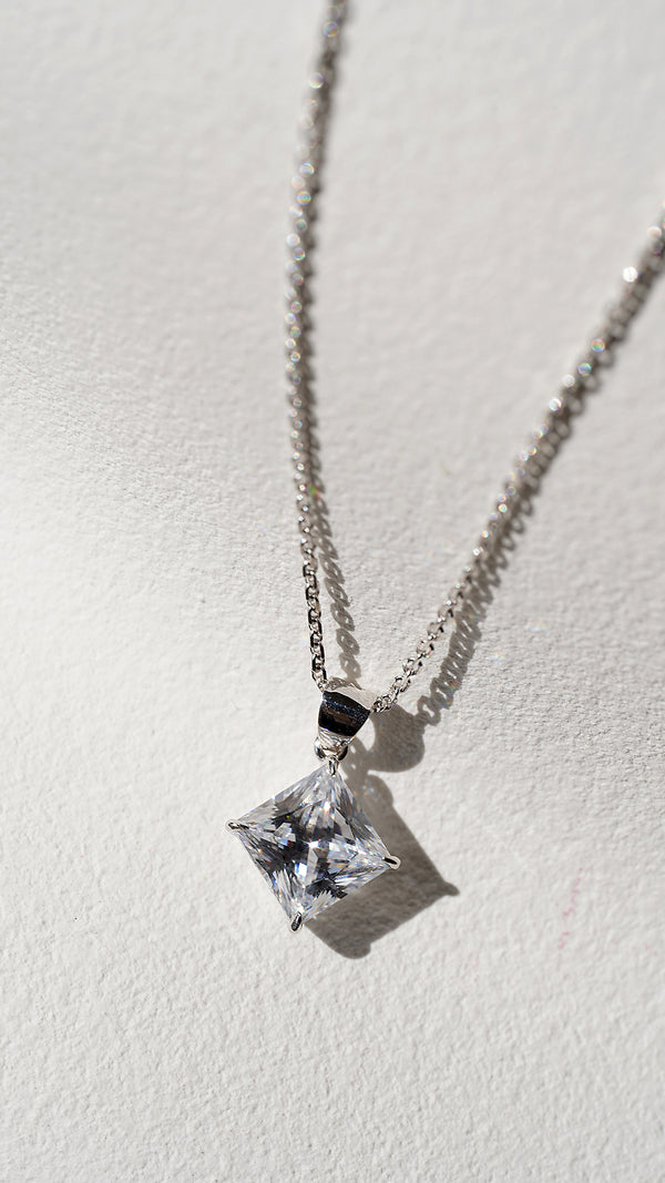 Chester Pendant 9K White Gold