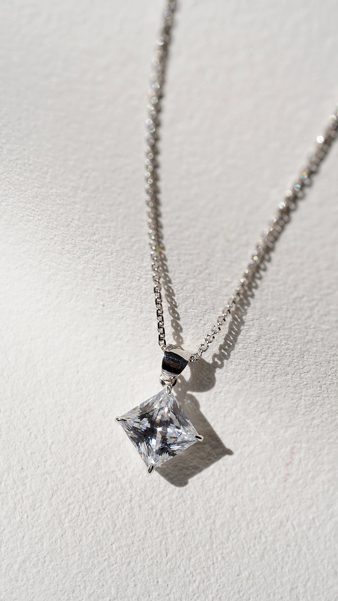 Chester Pendant 9K White Gold