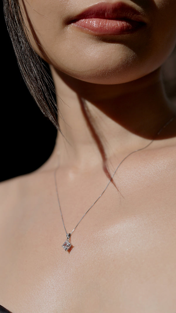 Chester Pendant 9K White Gold