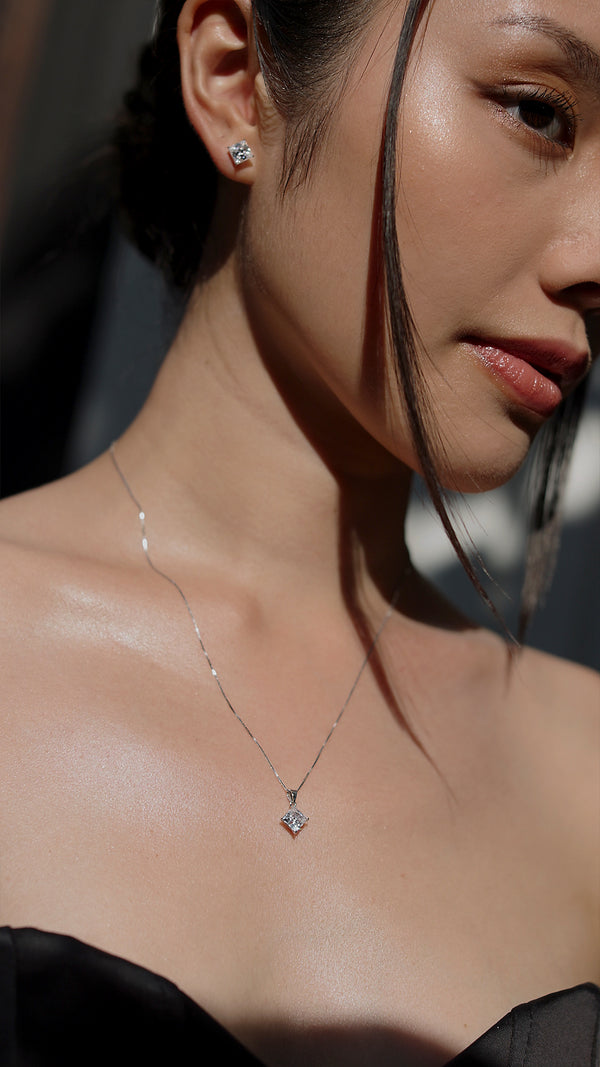 Chester Pendant 9K White Gold