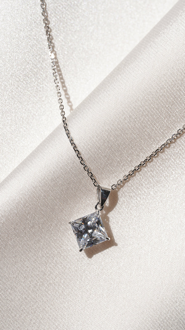 Chester Pendant 9K White Gold