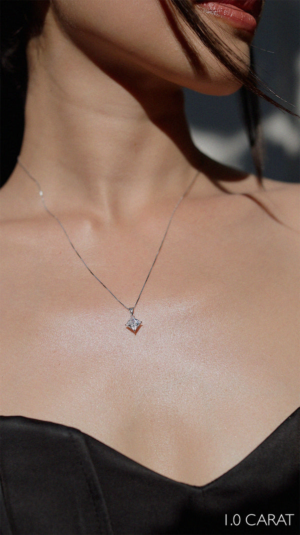 Chester Pendant 9K White Gold