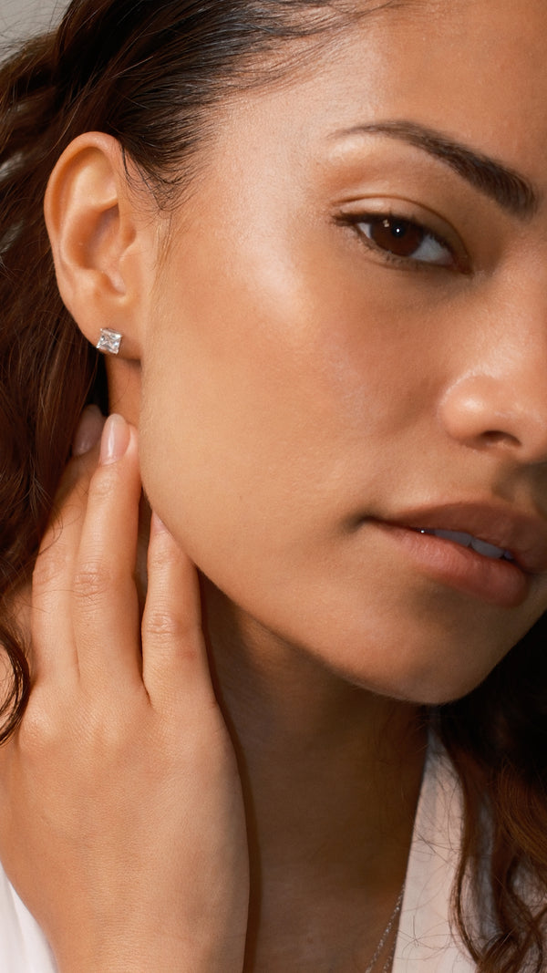 Chester Stud Earrings 9K White Gold