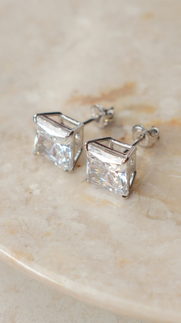 Chester Stud Earrings 9K White Gold