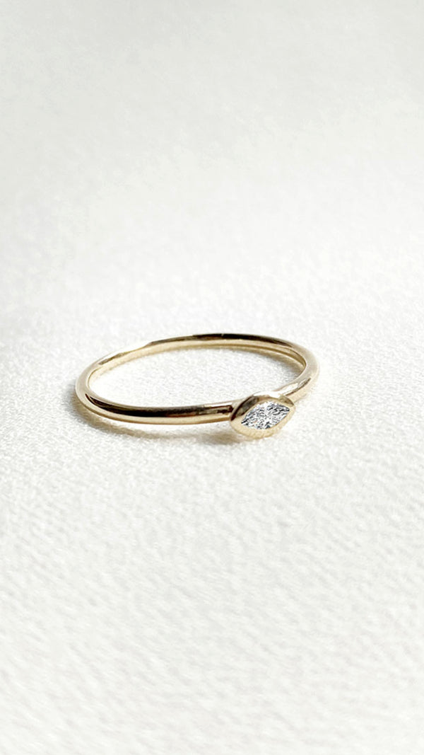 Dixie Diamond Ring 9K Yellow Gold