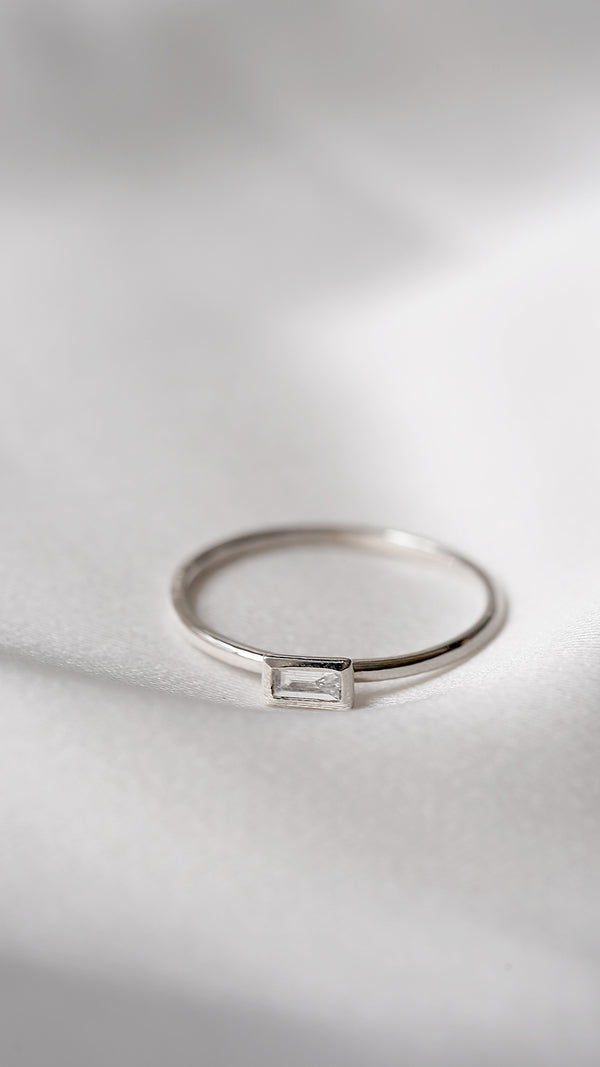 Elin Ring 9K White Gold