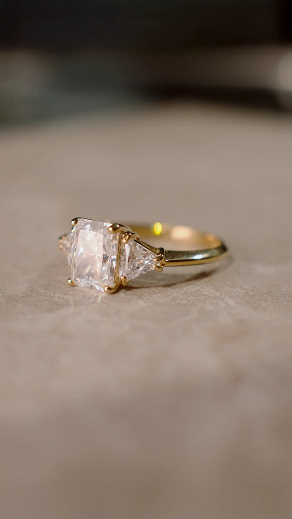 Gold vermeil trilogy ring for women with triangular side stones.