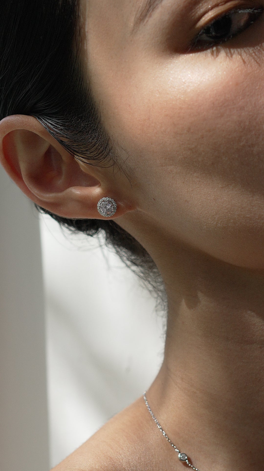 Gwyn Round Borderset Studs in Pink