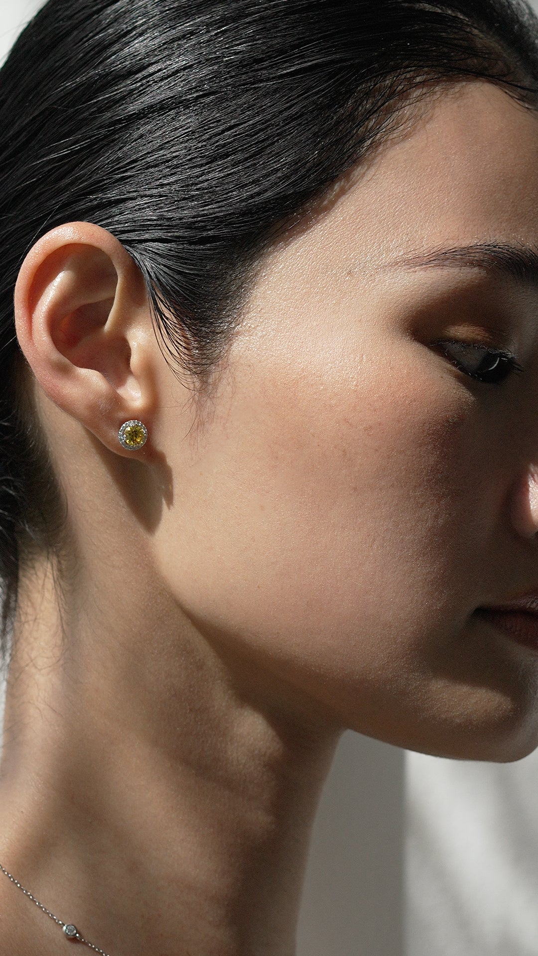 Gwyn Round Borderset Studs Yellow