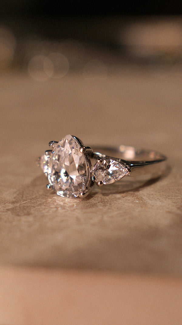 Henrietta Ring 9K White Gold