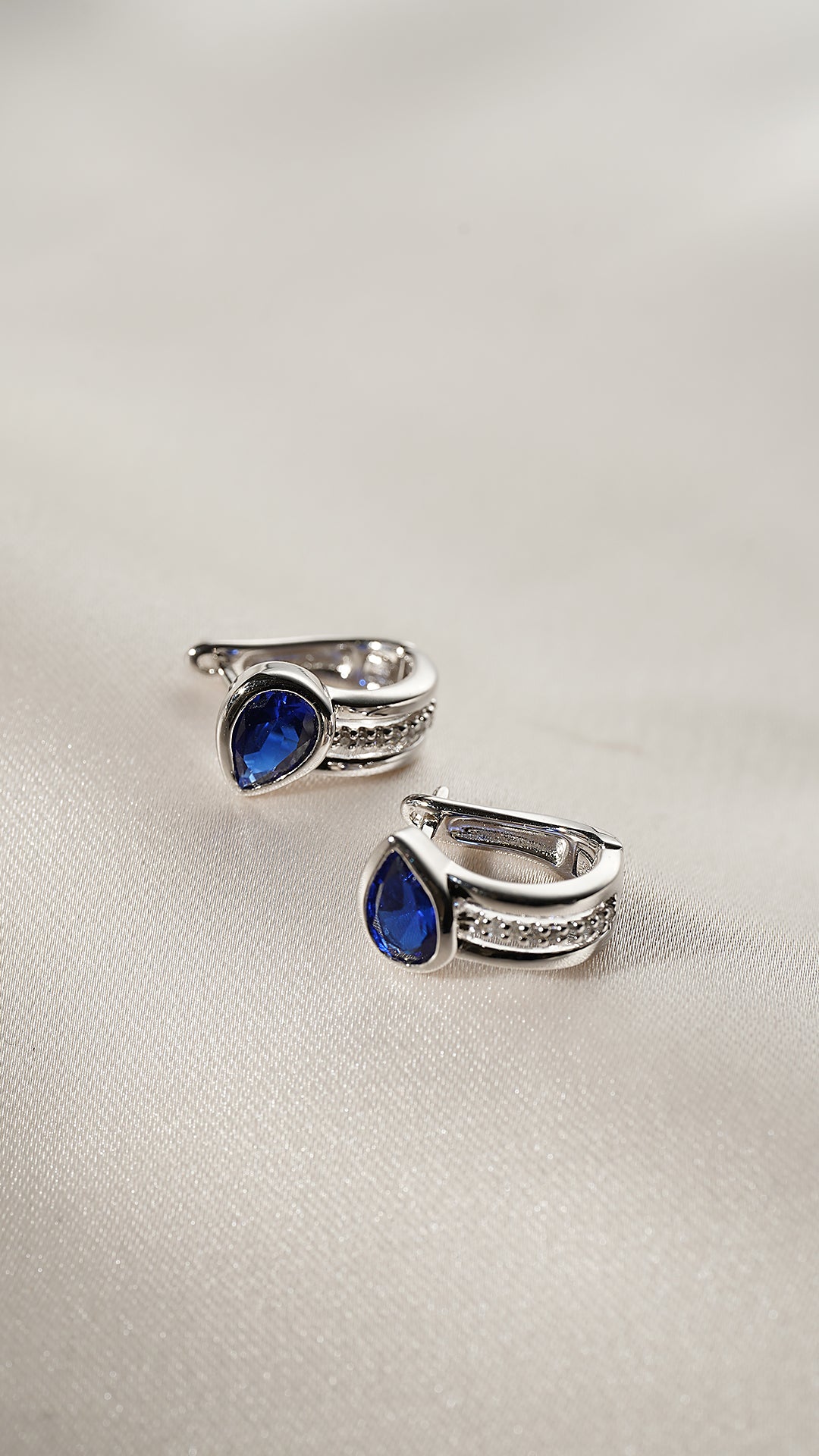 Jaia Earrings Sapphire White Gold Plated