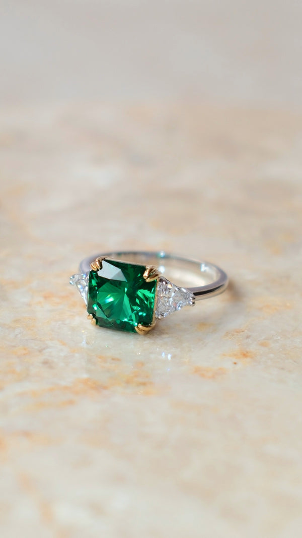 Rare Flanders cut emerald green stone ring with impressive brilliance