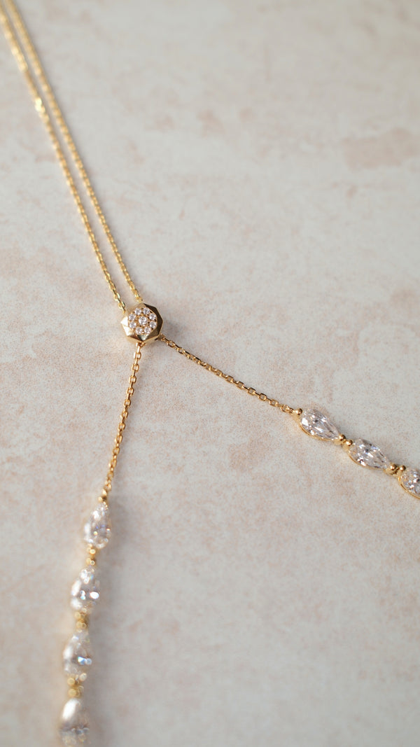 Signature CARAT* slider clasp in 18k gold vermeil featuring a geometric hexagon shape with pave-set detailing.