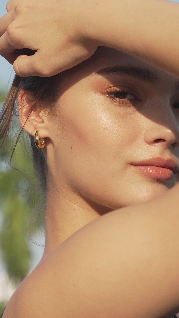 High-shine teardrop hoop earrings – a must-have addition to any collection