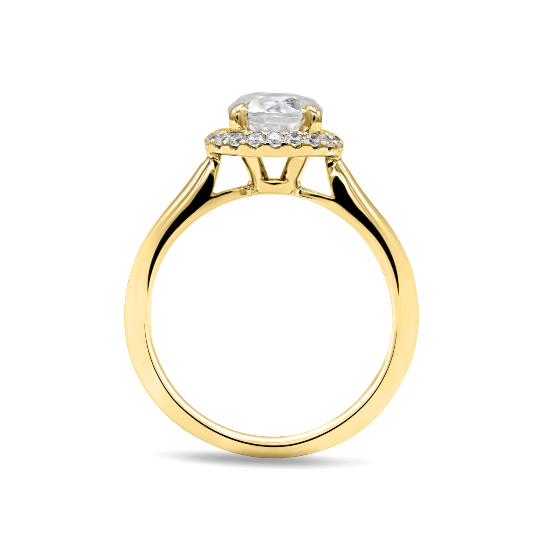 A beautiful 0.60ct halo engaement ring in 18K yellow gold, featuring a round lab diamond centre.