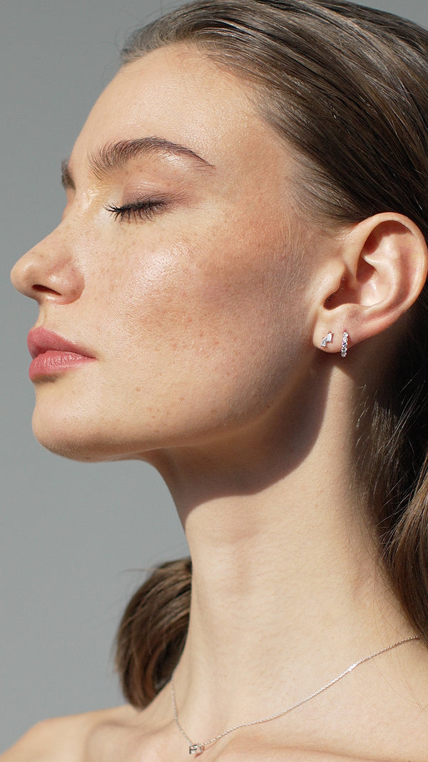 Miyu Stud Earrings 9K White Gold
