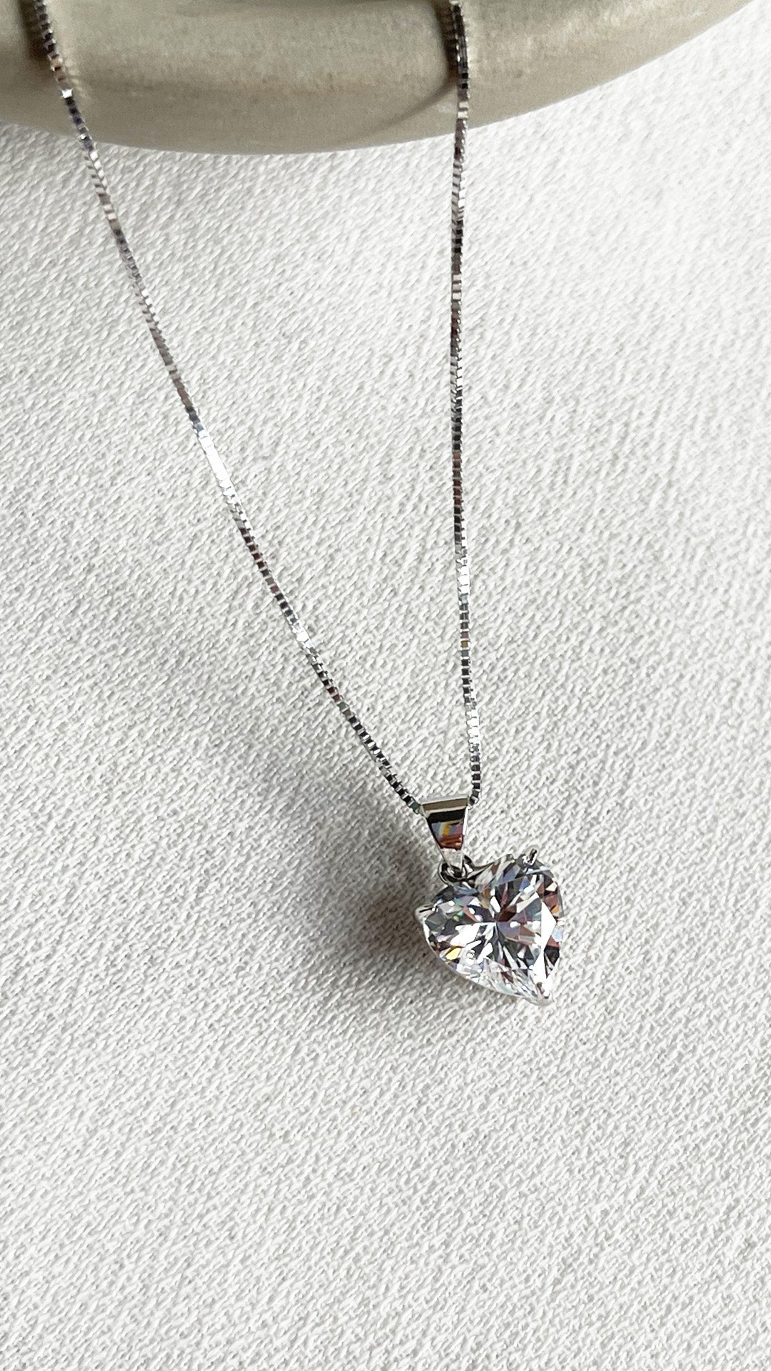 Camden Pendant 9K White Gold