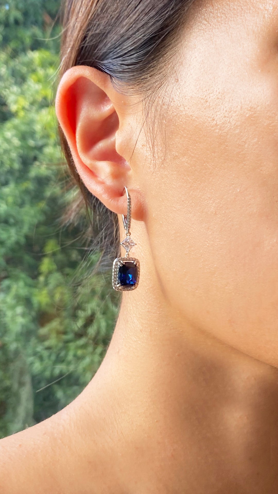 Claudia Cushion Sapphire Drops