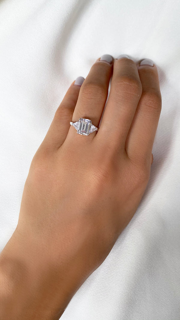 Dorit Emerald Trillion Sides Ring