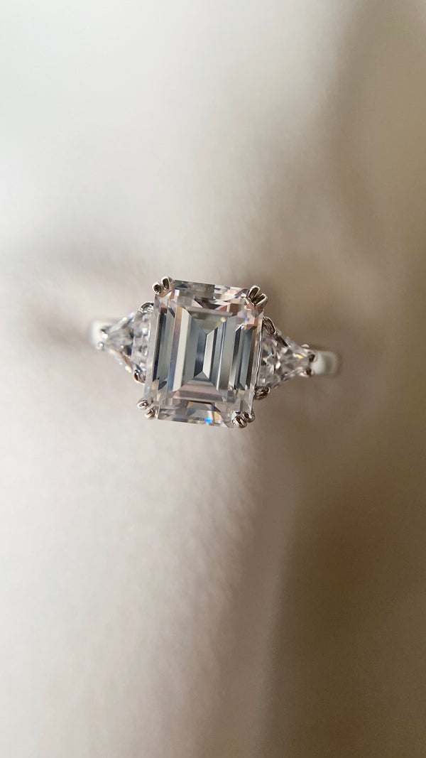 Dorit Emerald Trillion Sides Ring