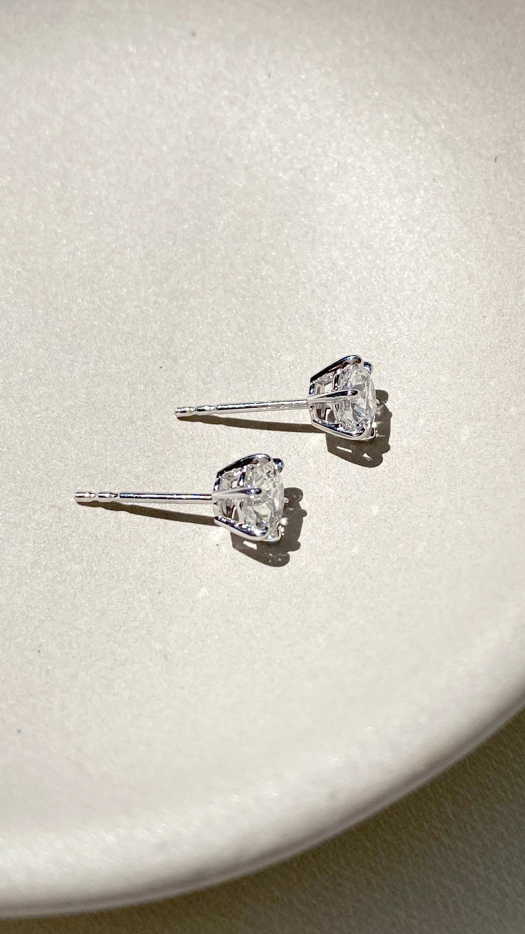 Elle Studs 18K White Gold