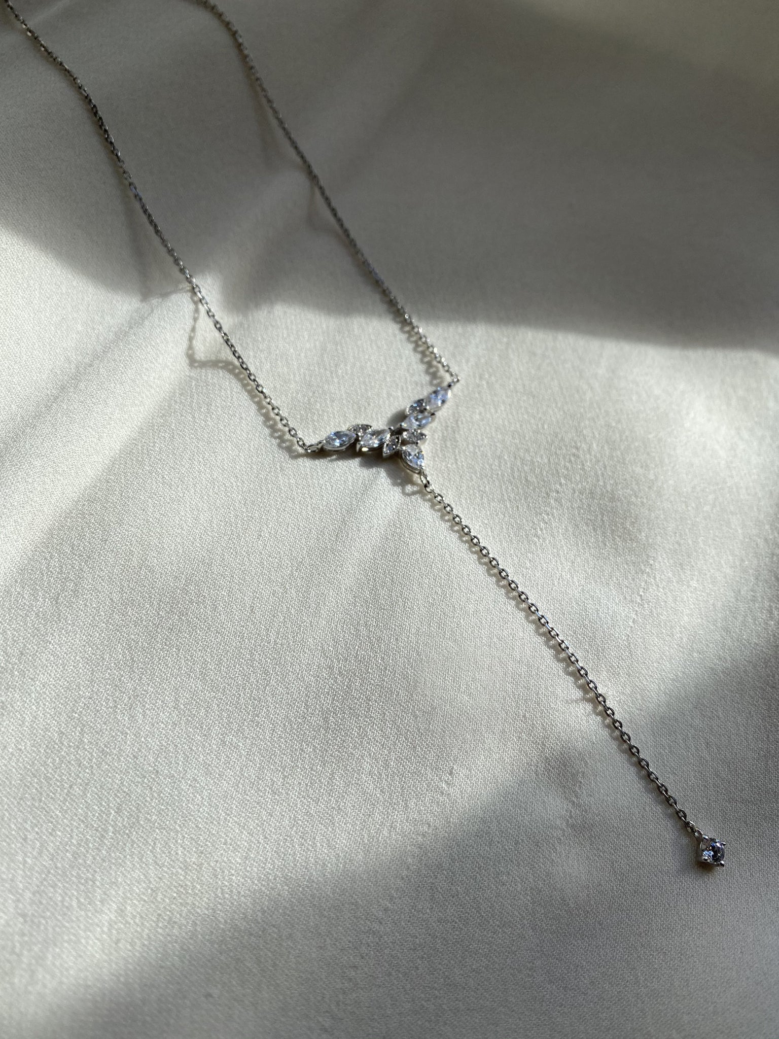 Fleur Necklace 9K White Gold