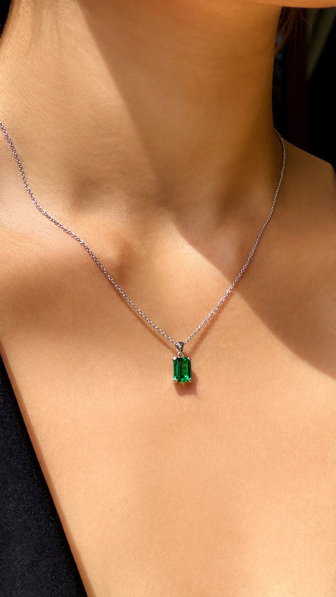 Fulton Emerald Green Necklace 9K White Gold