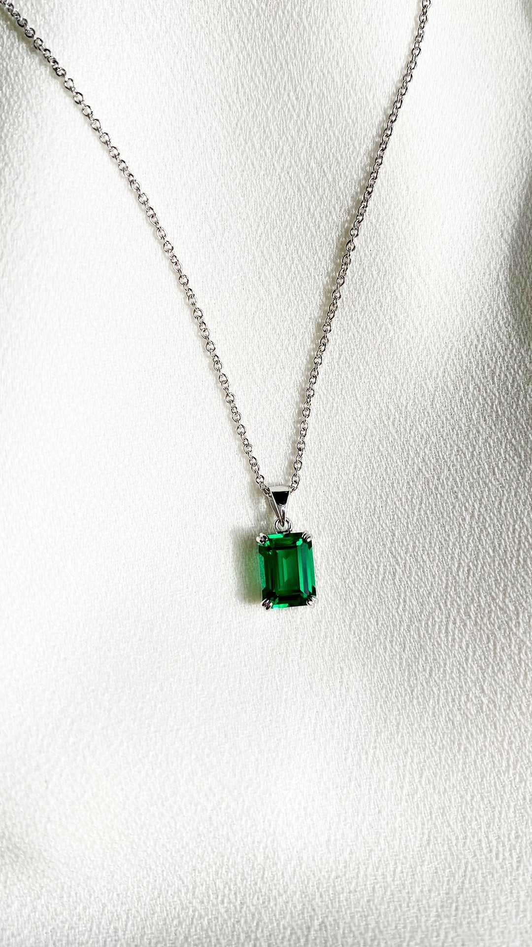 Fulton Emerald Green Necklace White Gold