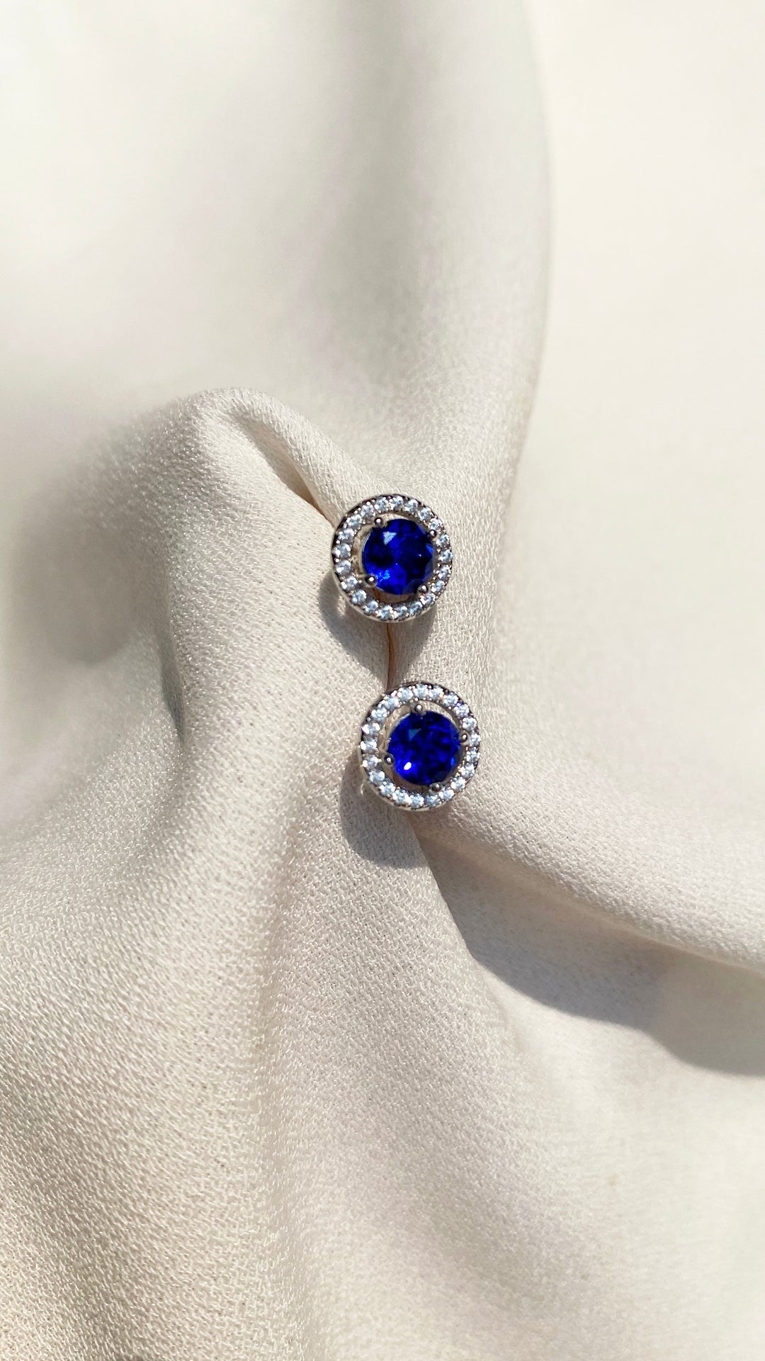 Gwen Sapphire Blue Studs Silver