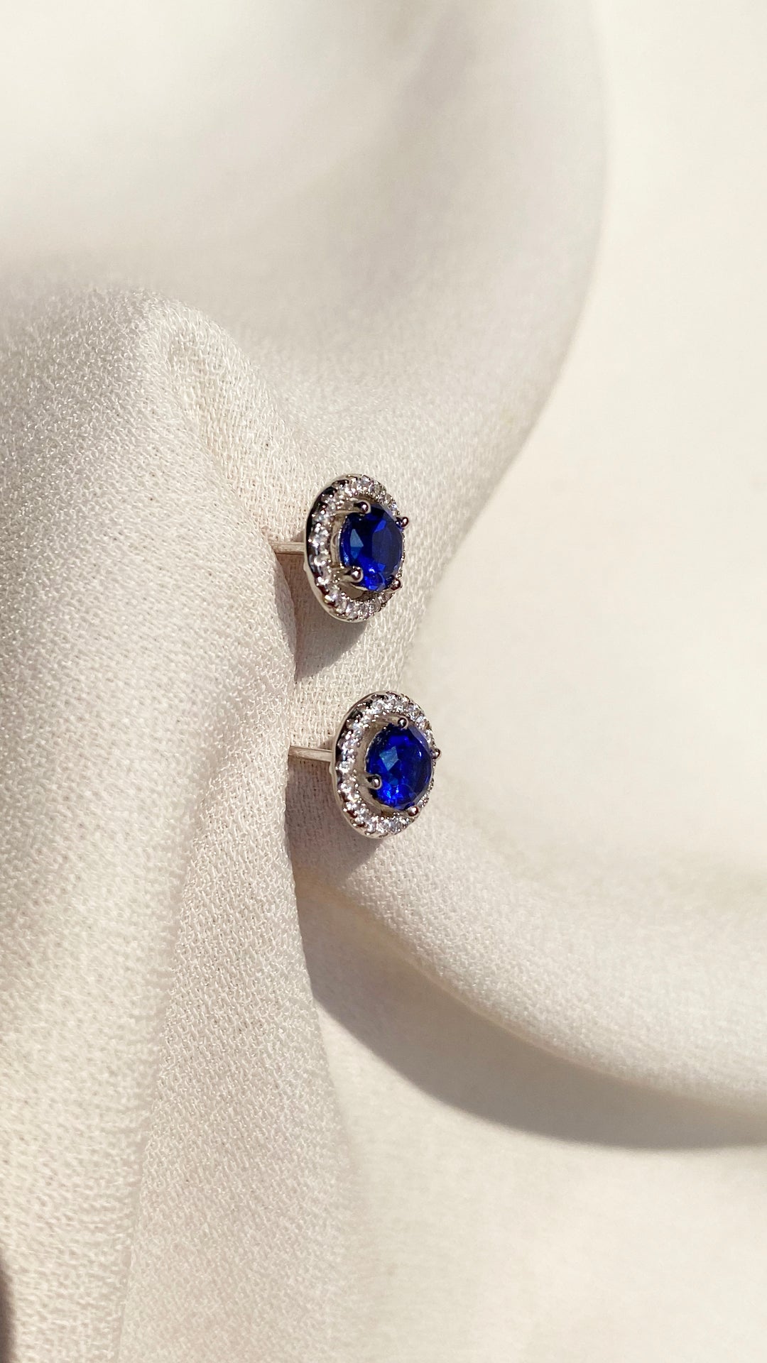 Gwen Sapphire Blue Studs Silver