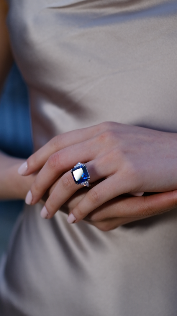 Jessica Sapphire Ring 9K White Gold