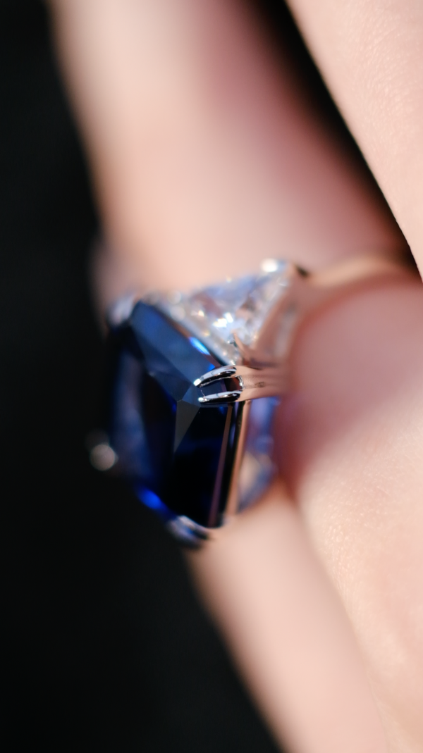 Jessica Sapphire Ring 9K White Gold