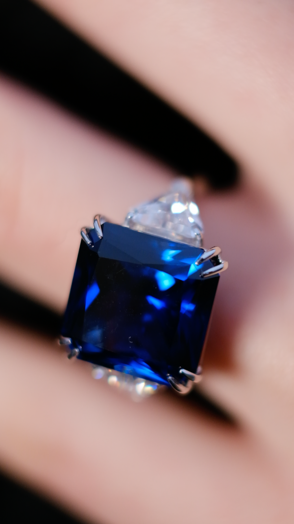 Jessica Sapphire Ring 9K White Gold