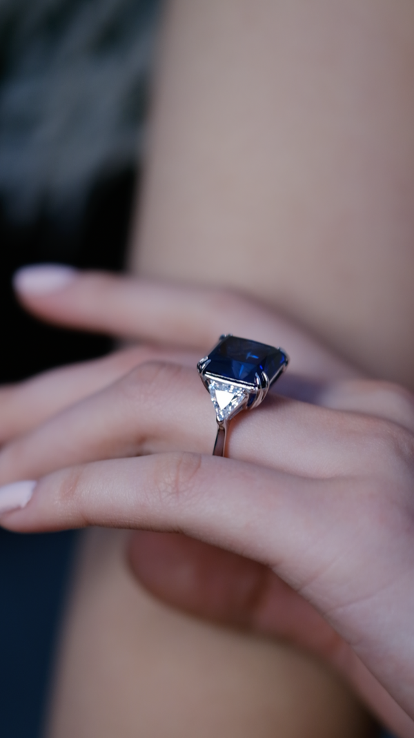 Jessica Sapphire Ring 9K White Gold