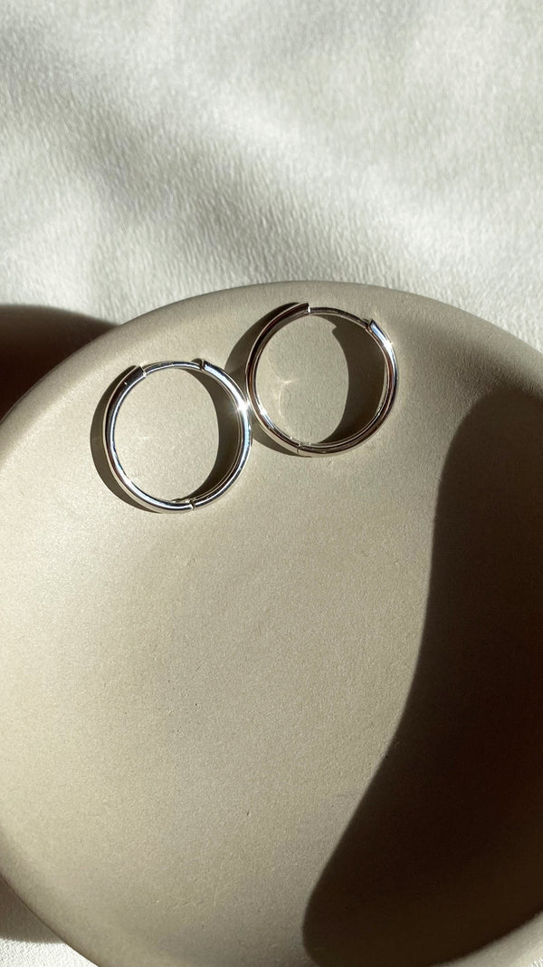 Senna Hoop Earrings 9K White Gold